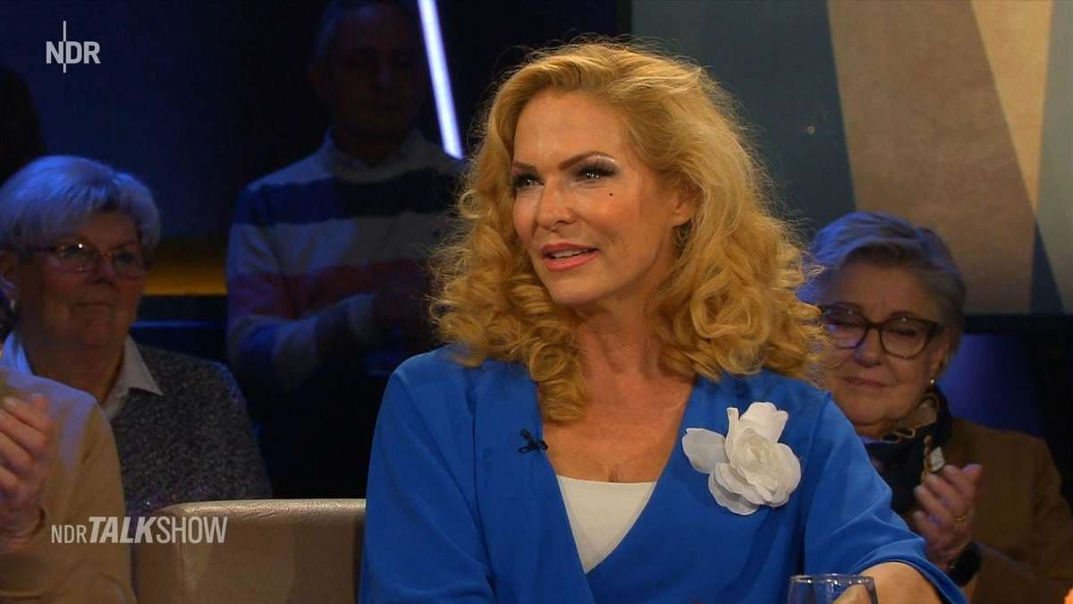 Sonya Kraus über Brustkrebs: Mut und Lebenswille im Fokus