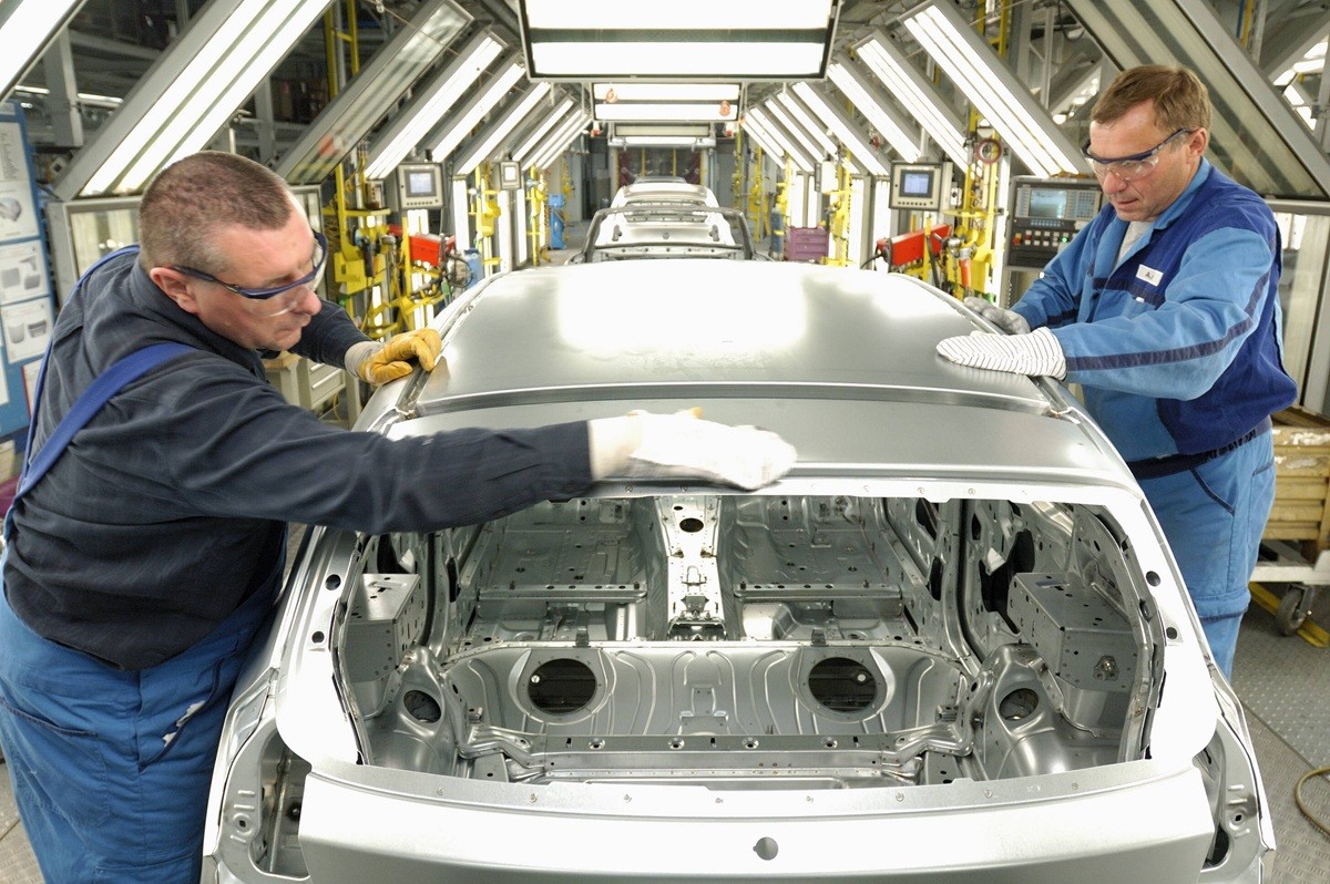 Autoindustrie: Stimmungsaufhellung trotz anhaltendem Stellenabbau